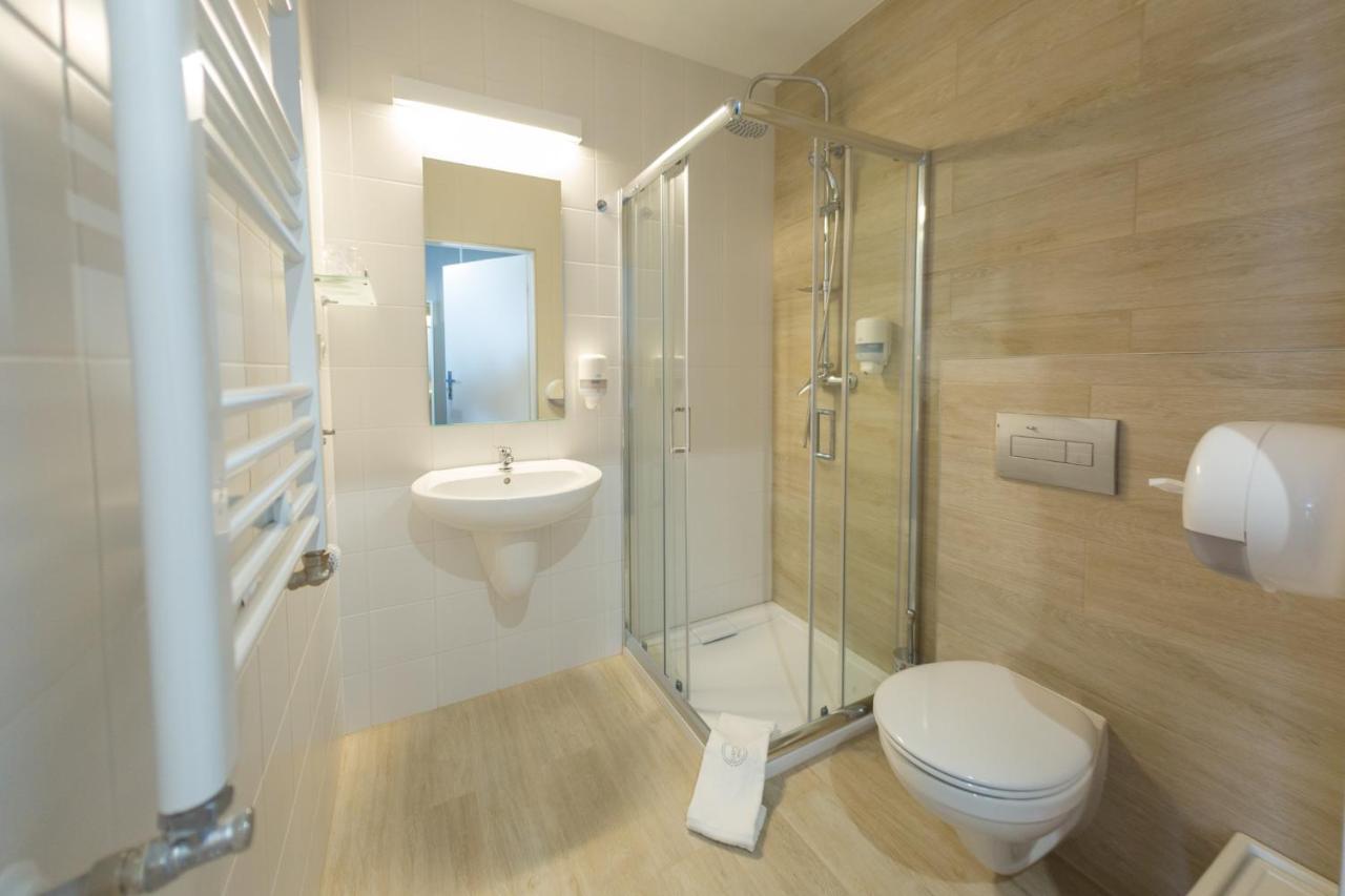 Hotel Quattro Щецинек Экстерьер фото